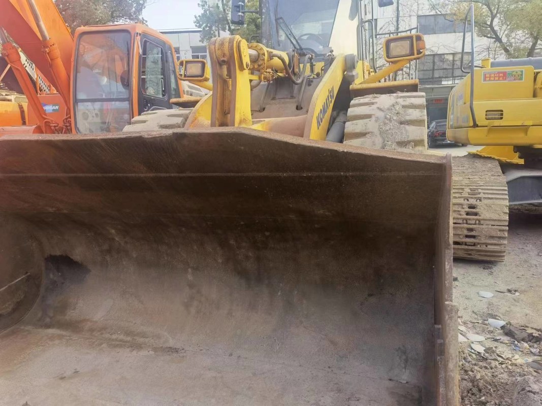 Una cargadora Komatsu WA470 usada de alta calidad de China a la venta a un precio bajo.