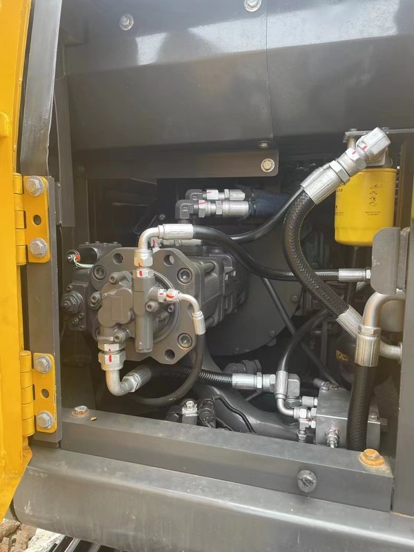 Excavadora EC140 usada en excelente estado para sus tareas pesadas, pregunte ahora!