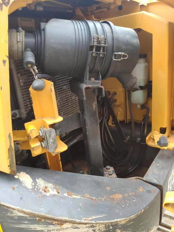 Excavadora Volvo de 8 toneladas de segunda mano bien mantenida disponible hoy a un precio con descuento