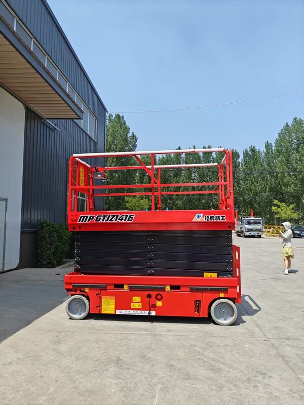 Plataforma de trabajo plegable para trabajos en altura, utilizada para construcción en interiores y trabajos en fachadas