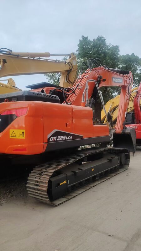 Excavadora usada Doosan DX225LC de alto costo 22000 kg para trabajos de tierra e ingeniería de piedra