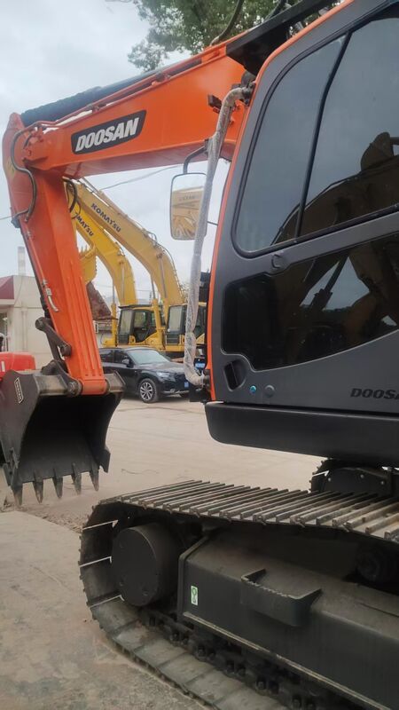 Excavadora usada Doosan DX225LC de alto costo 22000 kg para trabajos de tierra e ingeniería de piedra