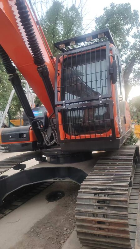 Excavadora usada Doosan DX225LC de alto costo 22000 kg para trabajos de tierra e ingeniería de piedra