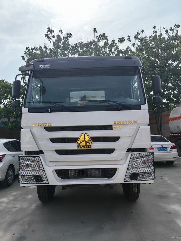 Camión pesado Sinotruk Howo 6X4 usado 371, cabeza tractora CNG LNG con caja de cambios rápida, combustible diésel, dirección izquierda, tanque de carga, China