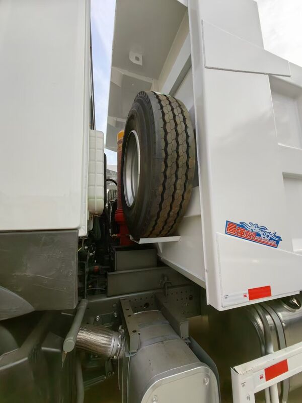 Camión pesado Sinotruk Howo 6X4 usado 371, cabeza tractora CNG LNG con caja de cambios rápida, combustible diésel, dirección izquierda, tanque de carga, China