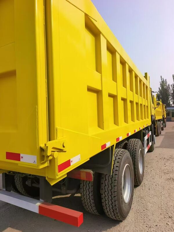 Second Hand Used 375HP 12 Wheels 8x4 SINOTRUCK Howo Euro 2 Diesel Left Steering Heavy Dump Truck Tipper Truck for Sale