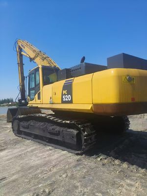 Bien mantenido Komatsu 520 disponible para quien quiera una excavadora seria