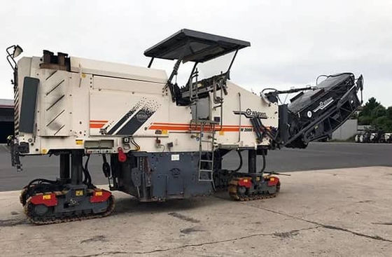 Máquina de fresado en frío Wirtgen W205 usada    Alta eficiencia, excelente estado